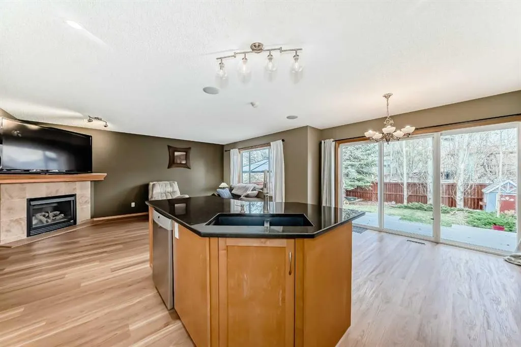 176 Cranwell Crescent SE