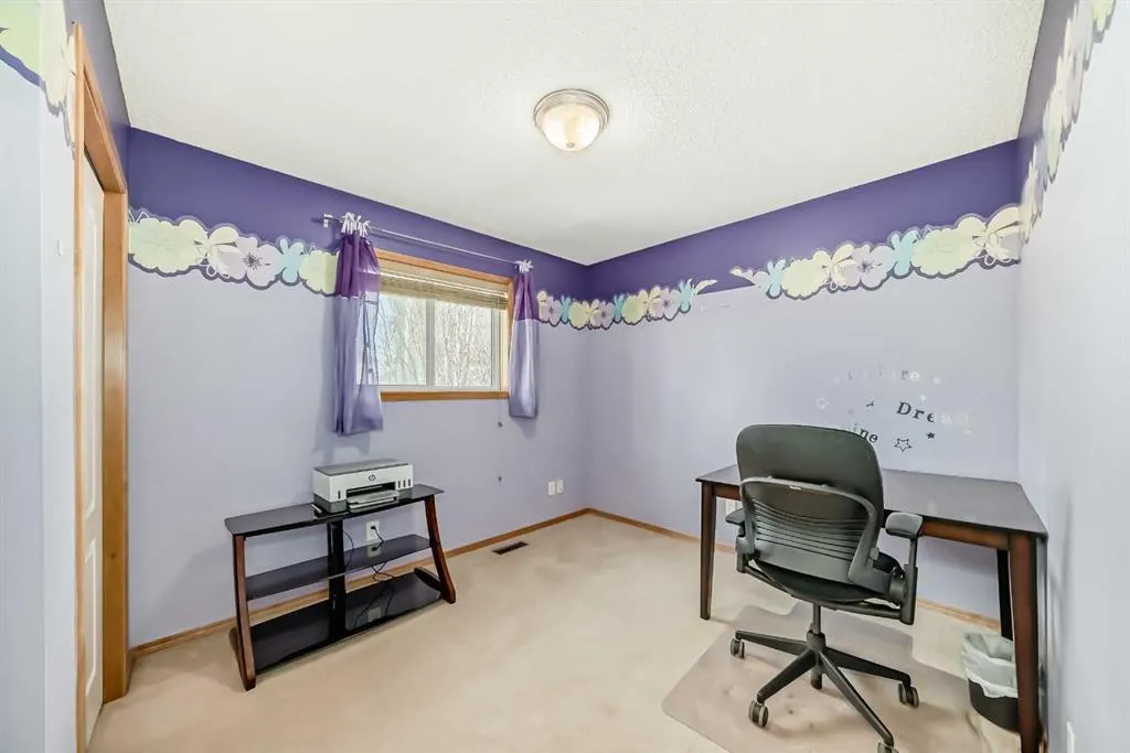 176 Cranwell Crescent SE