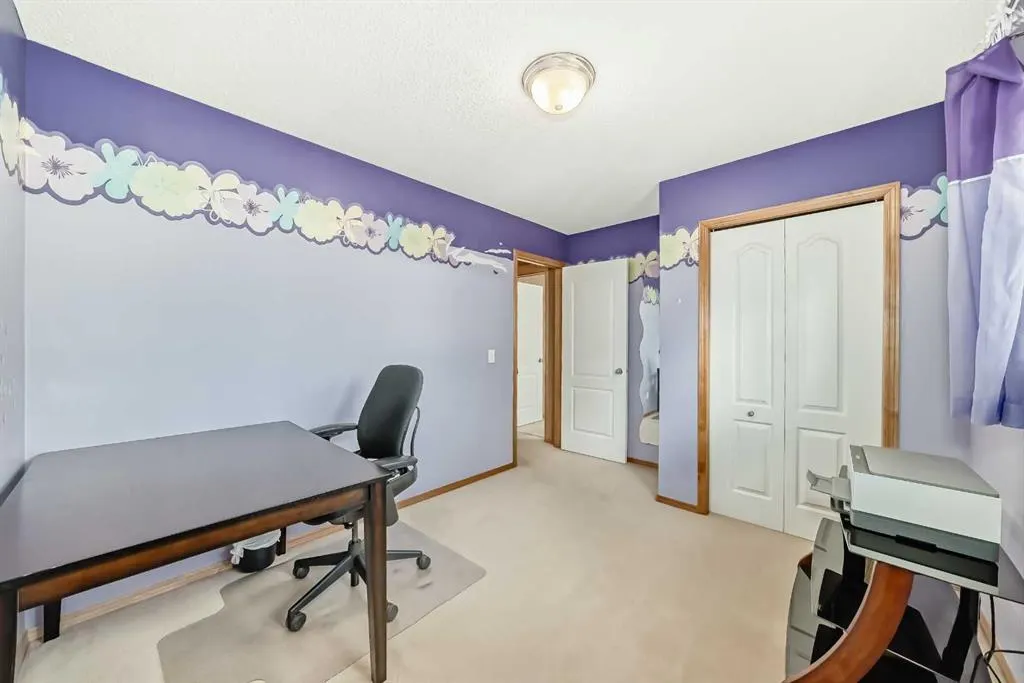 176 Cranwell Crescent SE