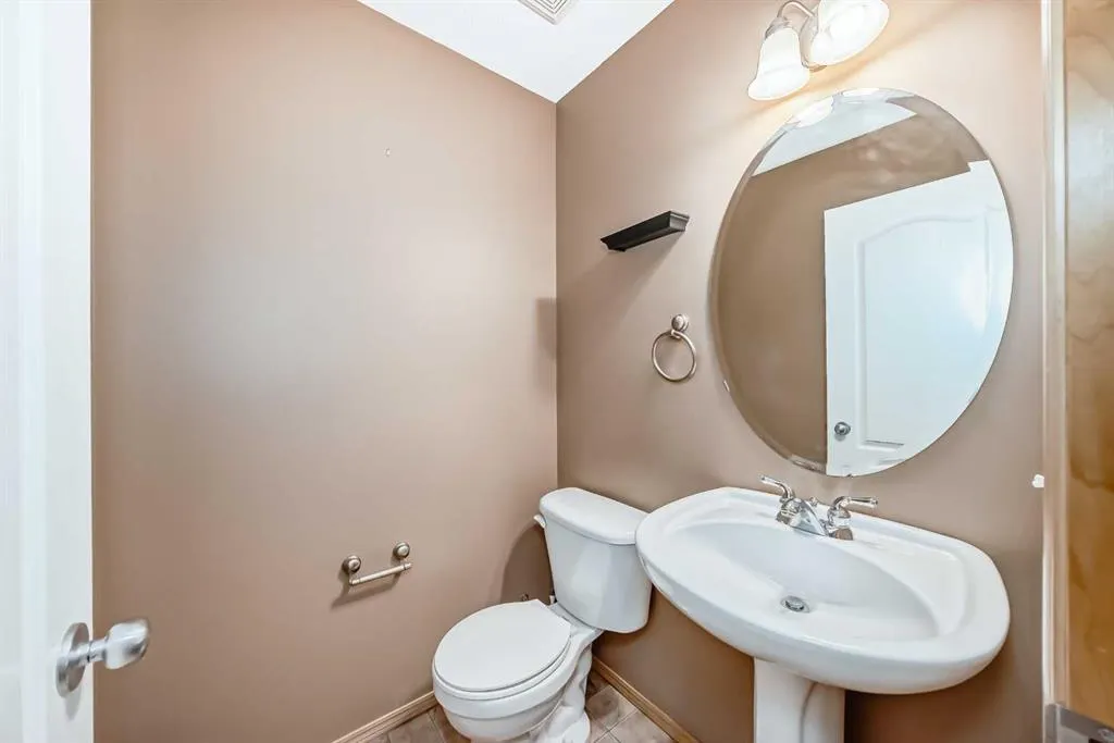 176 Cranwell Crescent SE