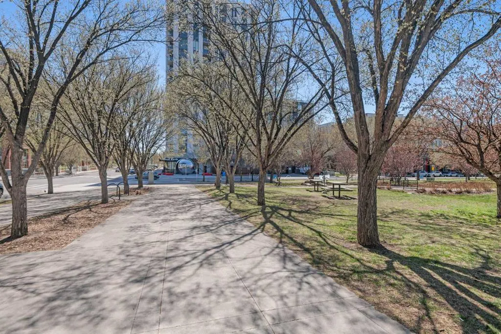 990 Centre Avenue NE, #524