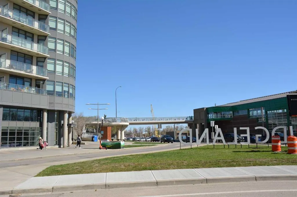 990 Centre Avenue NE, #524