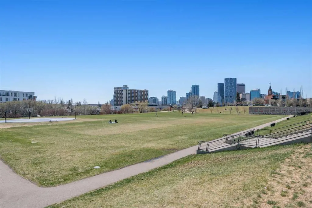 990 Centre Avenue NE, #524