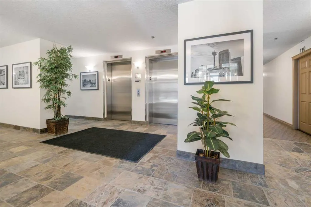 990 Centre Avenue NE, #524