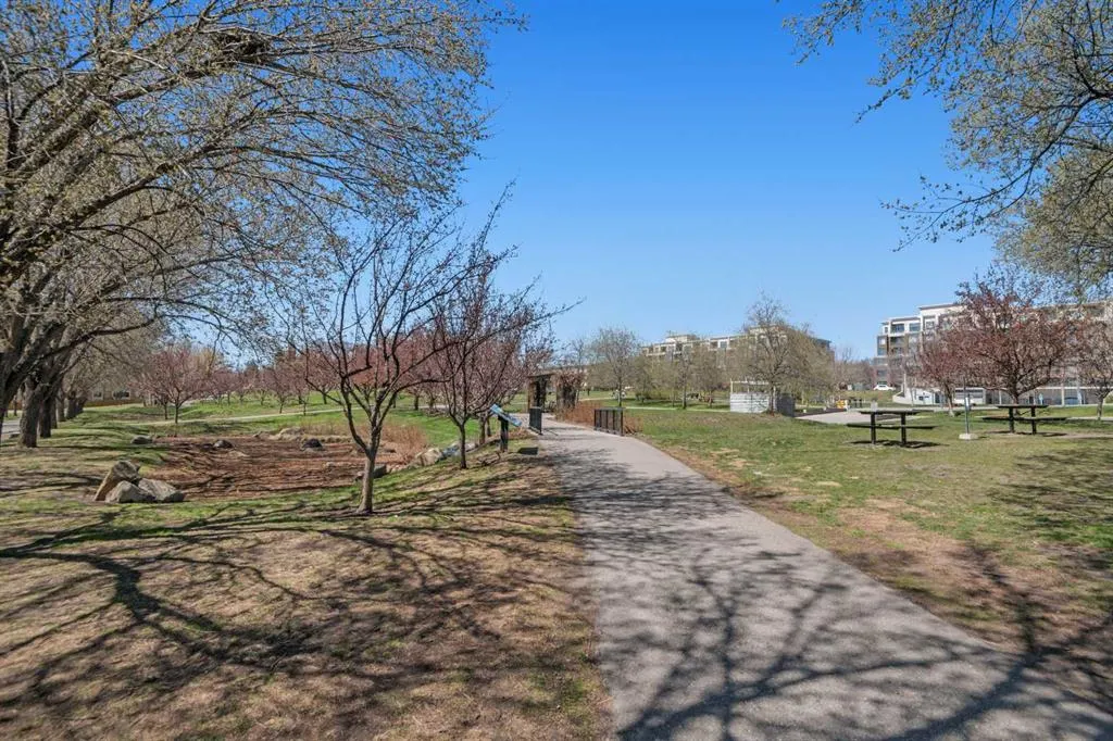 990 Centre Avenue NE, #524
