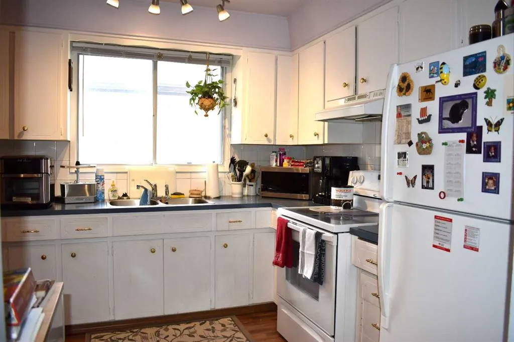 7344 & 7342 35 Avenue NW