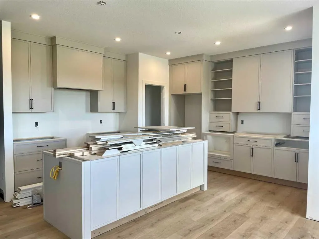 10 Aura Drive