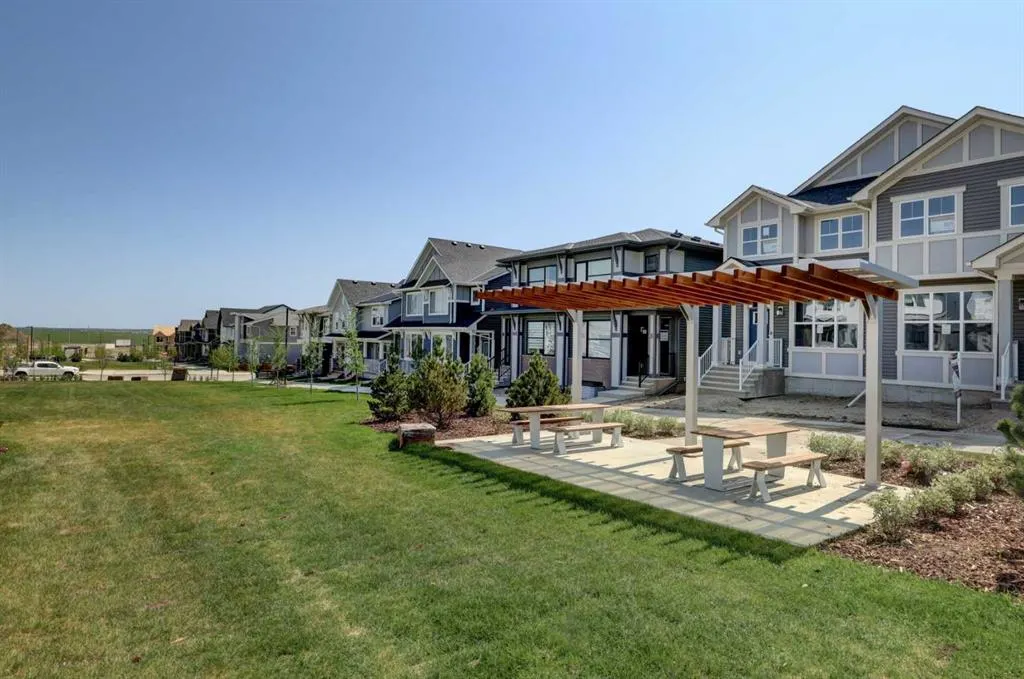 143 Herron Walk NE