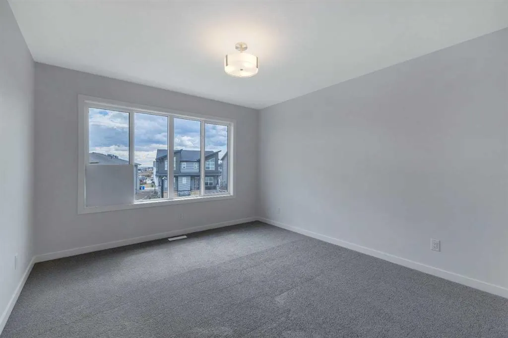 143 Herron Walk NE
