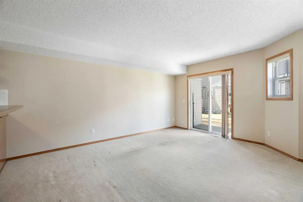 73 Saddletree Court NE