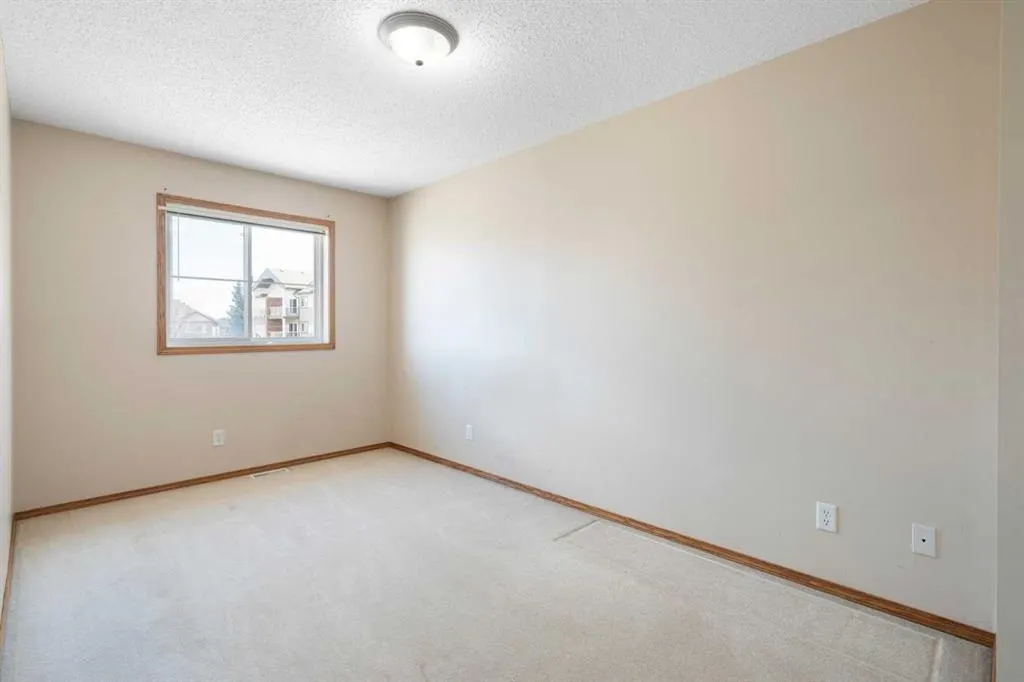 73 Saddletree Court NE