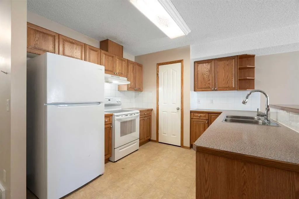 73 Saddletree Court NE