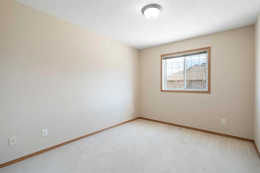 73 Saddletree Court NE