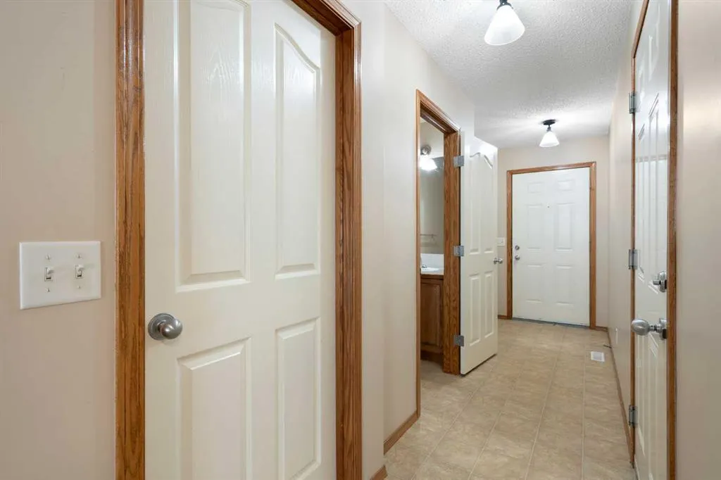 73 Saddletree Court NE