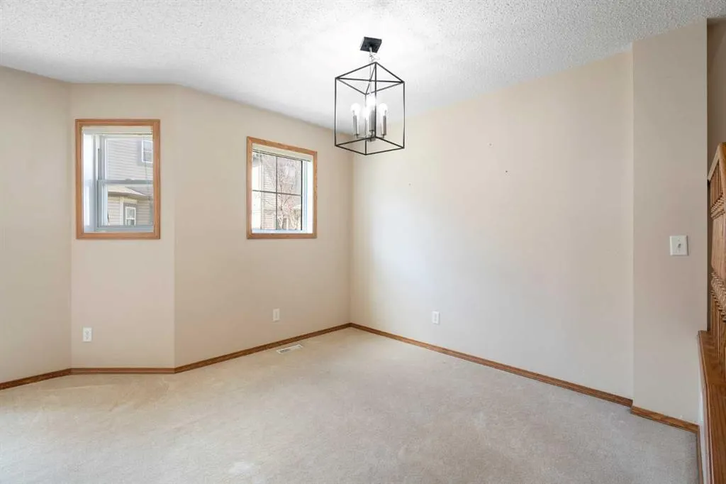 73 Saddletree Court NE