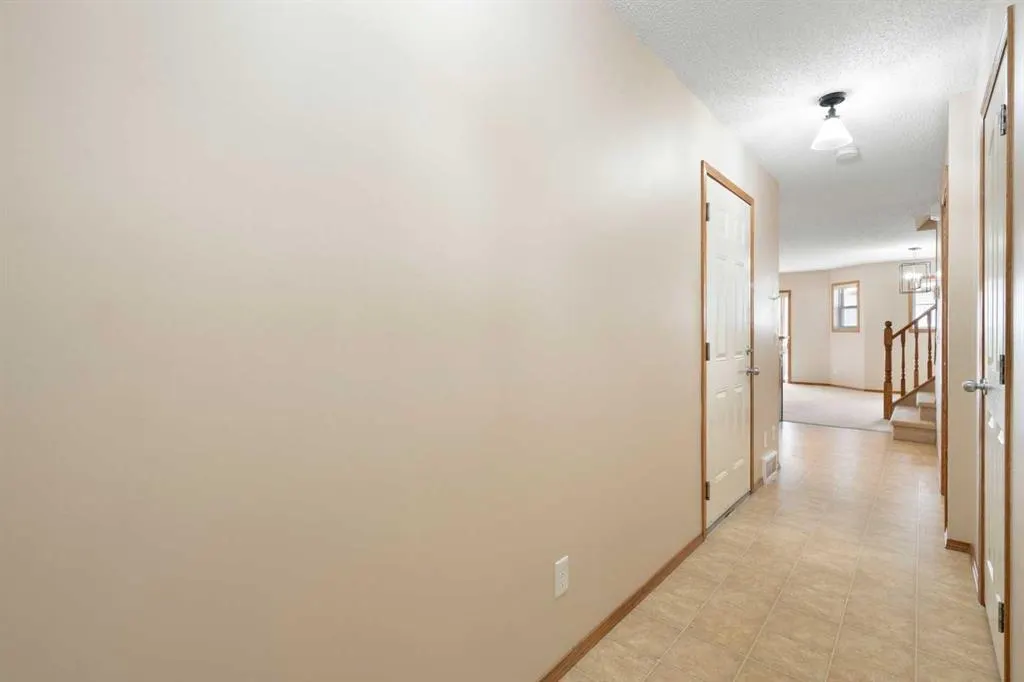 73 Saddletree Court NE