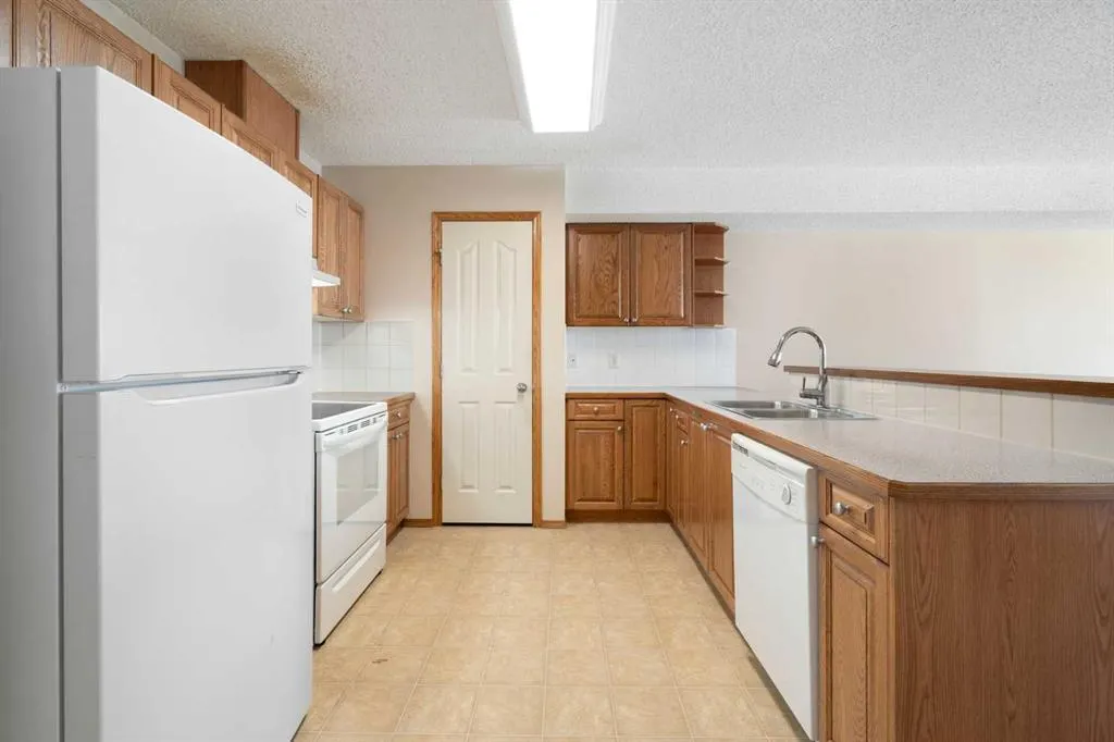 73 Saddletree Court NE