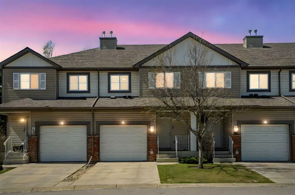 73 Saddletree Court NE