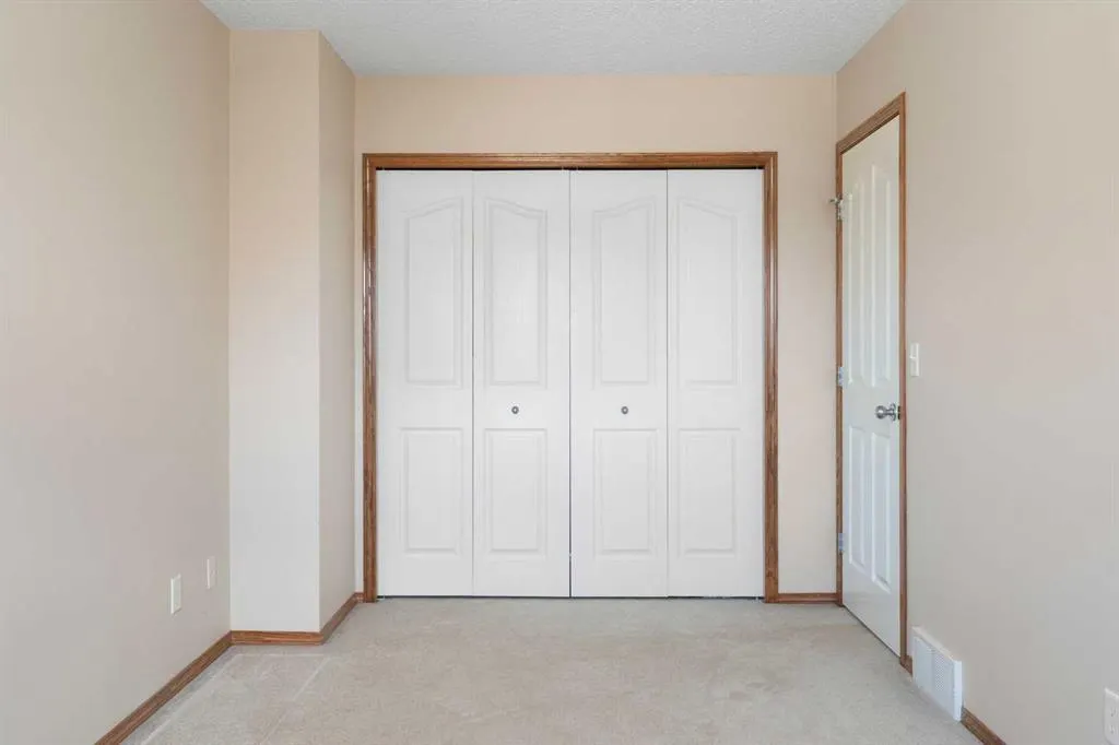 73 Saddletree Court NE
