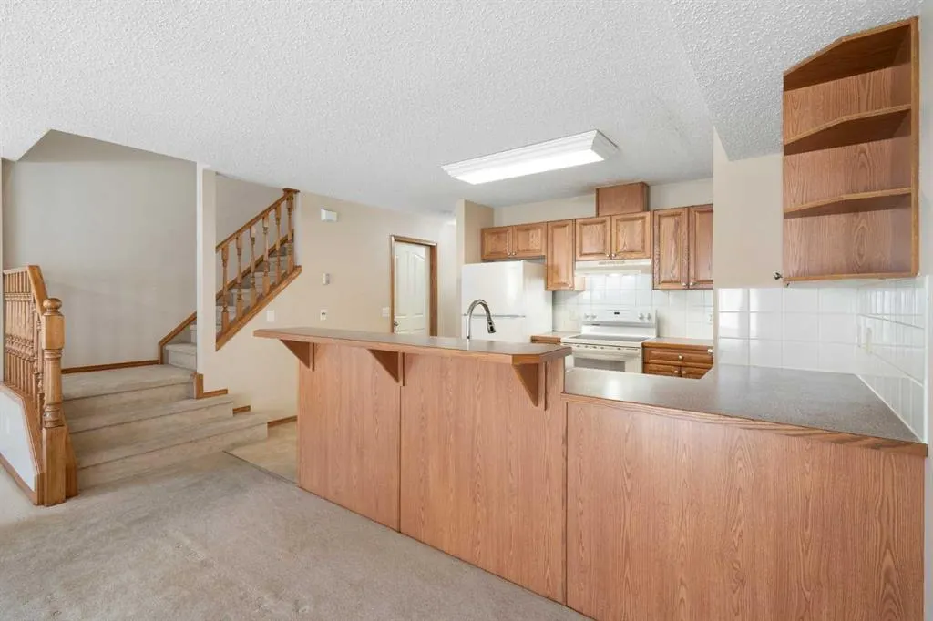 73 Saddletree Court NE