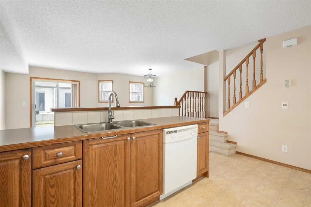 73 Saddletree Court NE