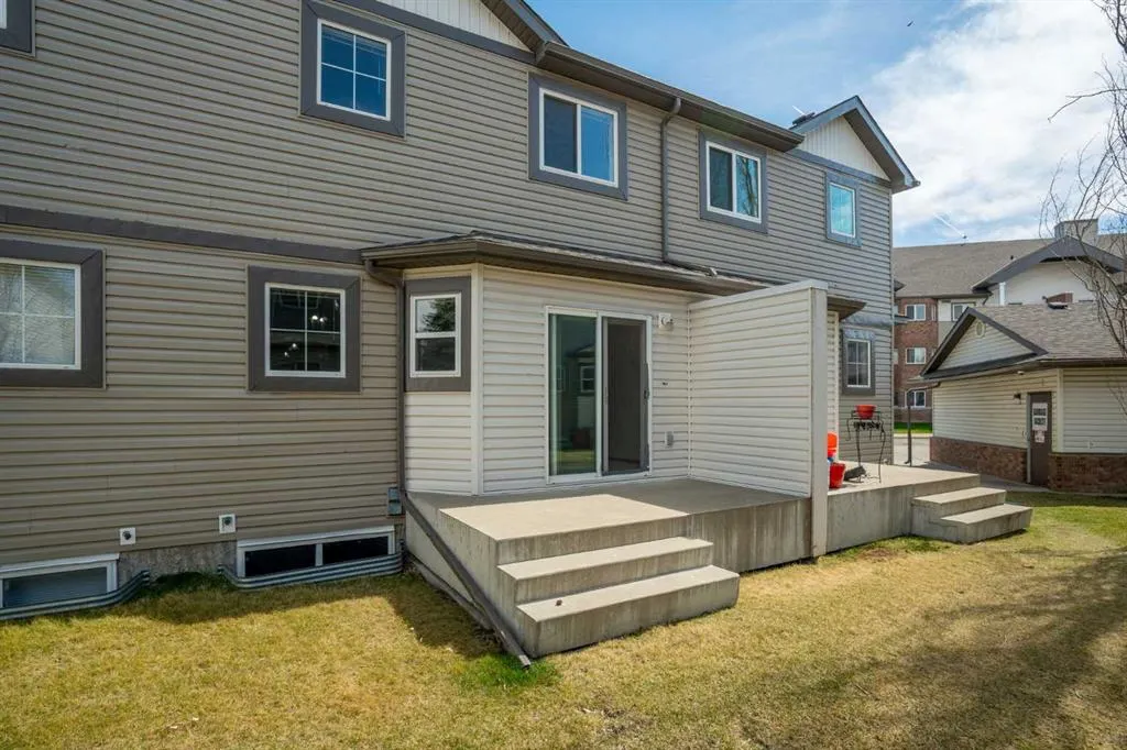 73 Saddletree Court NE