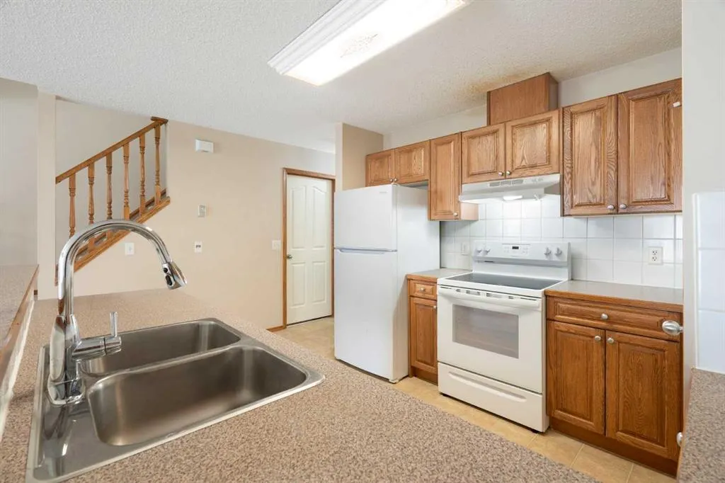 73 Saddletree Court NE