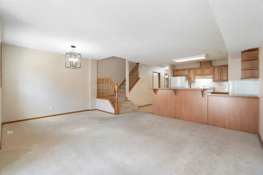 73 Saddletree Court NE