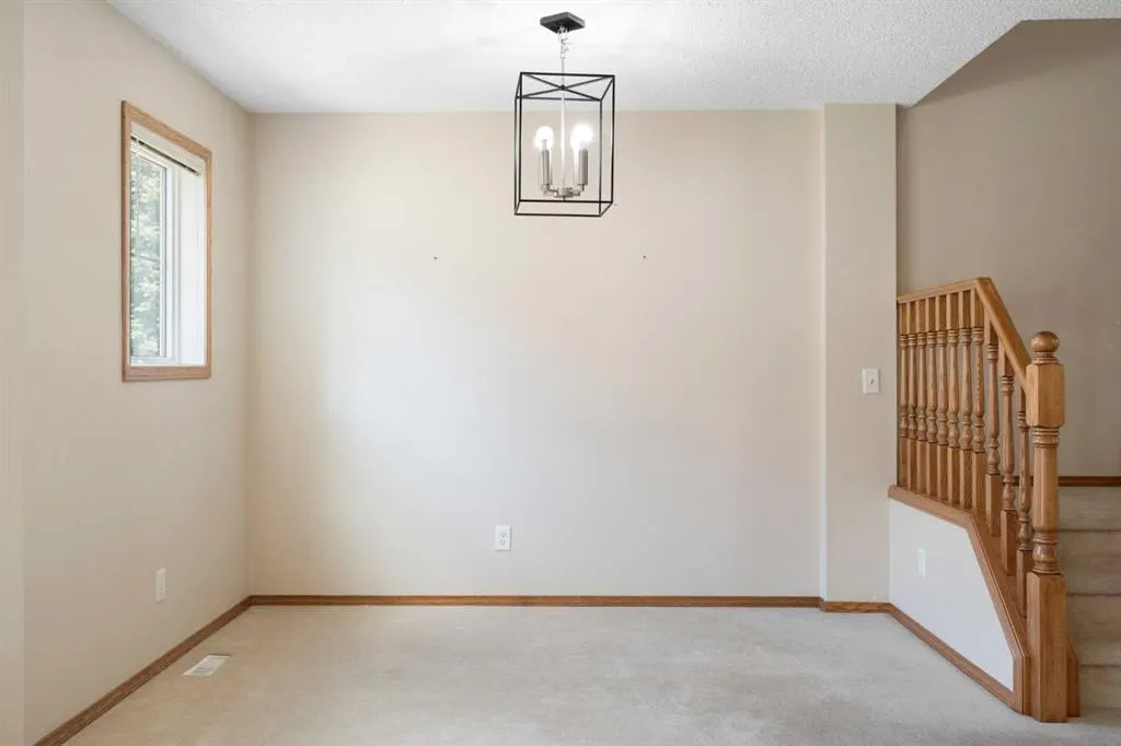 73 Saddletree Court NE