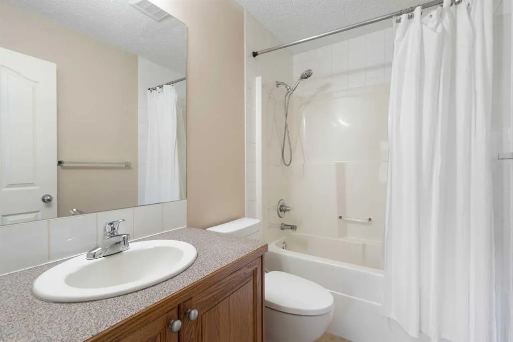 73 Saddletree Court NE