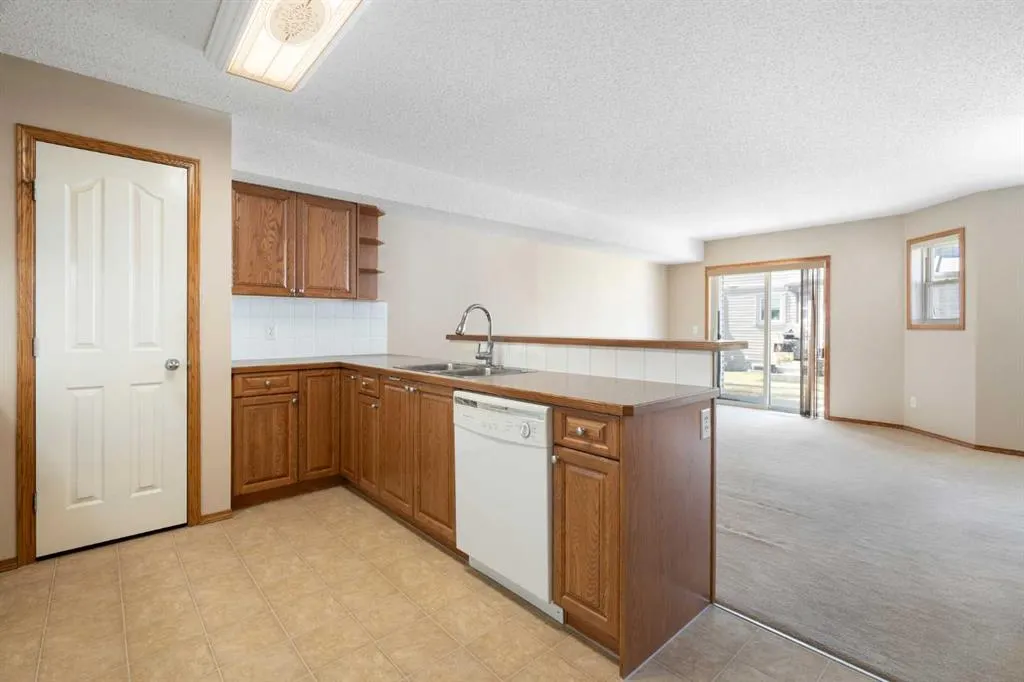 73 Saddletree Court NE