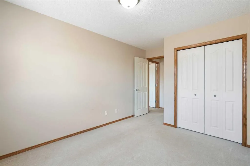 73 Saddletree Court NE