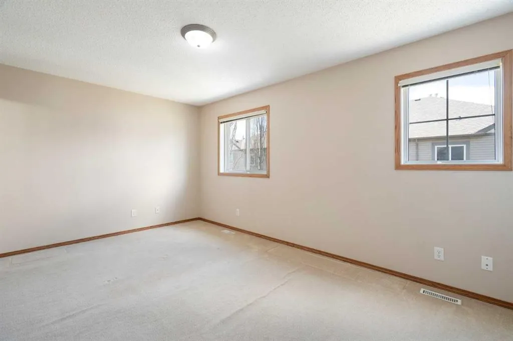 73 Saddletree Court NE