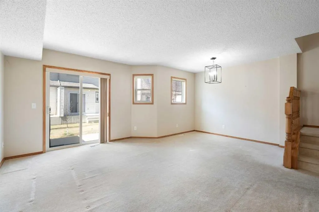 73 Saddletree Court NE