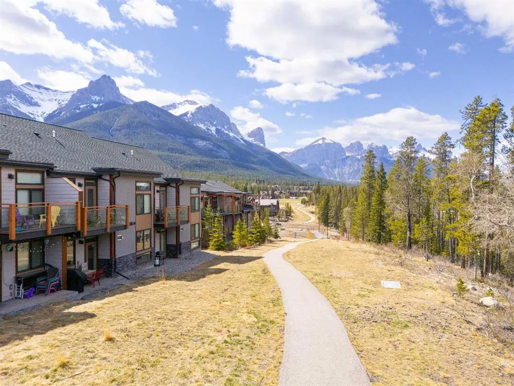 102 Stewart Creek Rise, #302
