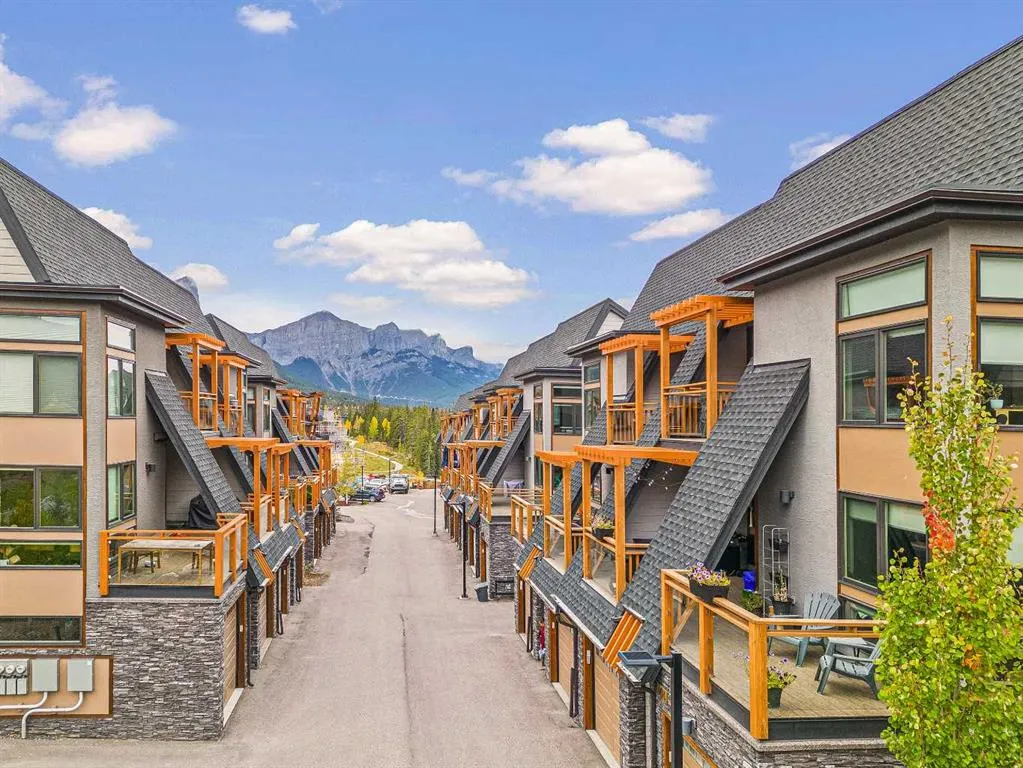 102 Stewart Creek Rise, #302