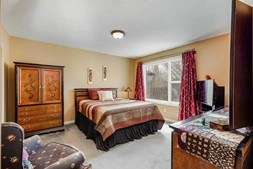48 Chapala Square SE