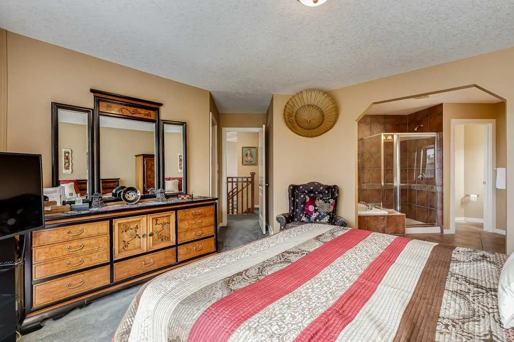 48 Chapala Square SE