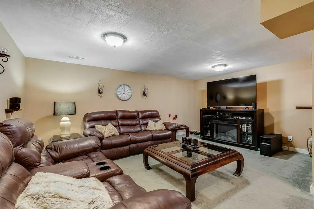 48 Chapala Square SE