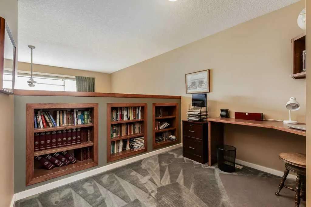 48 Chapala Square SE
