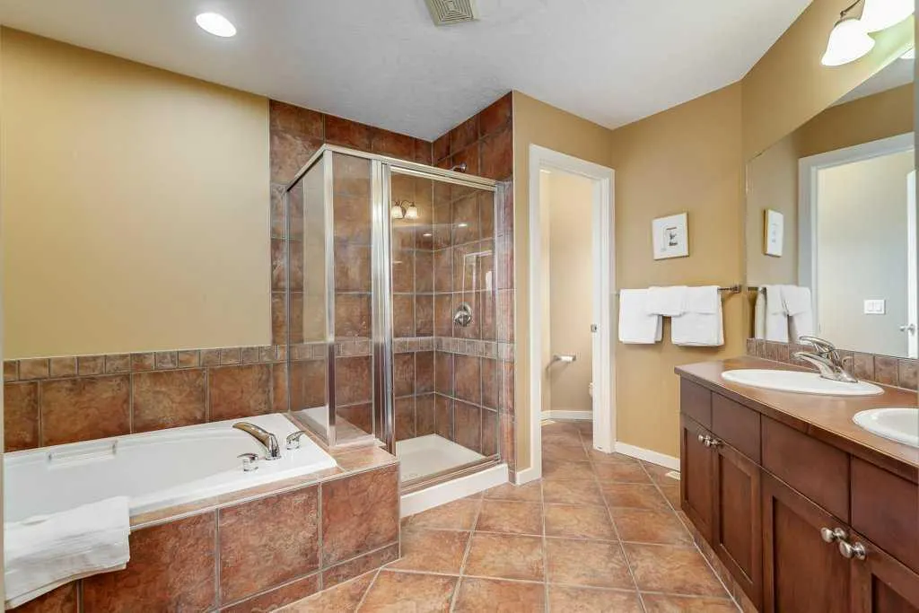 48 Chapala Square SE