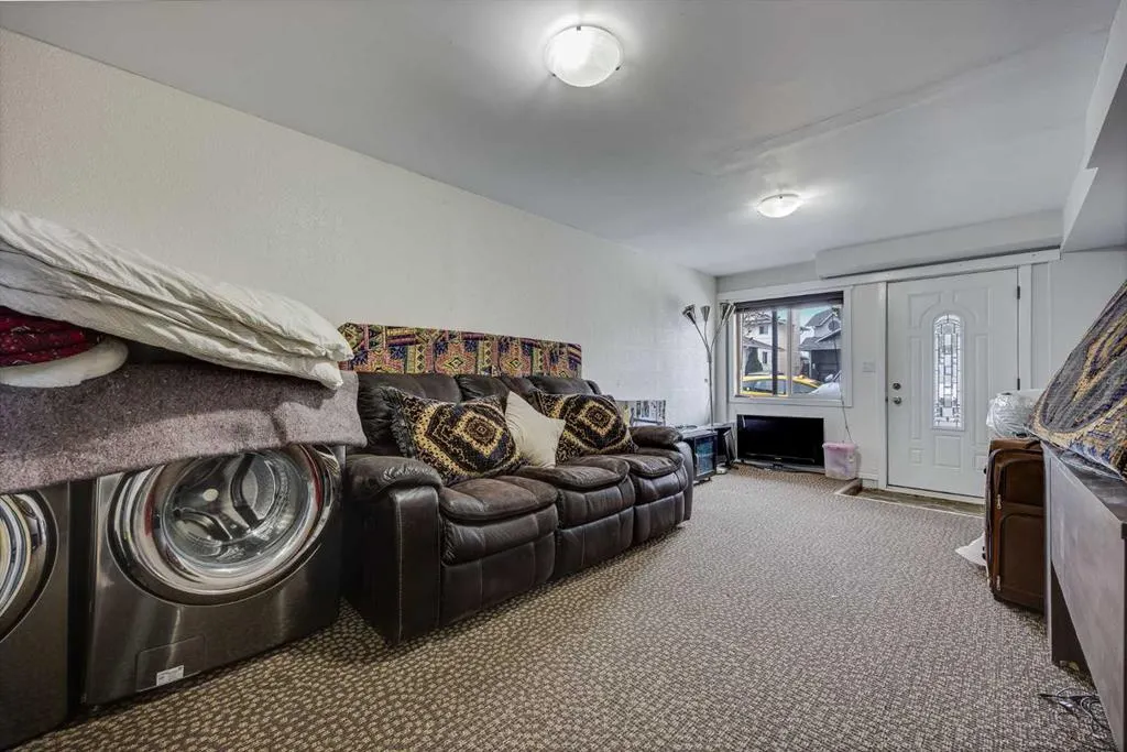 57 Martingrove Place NE