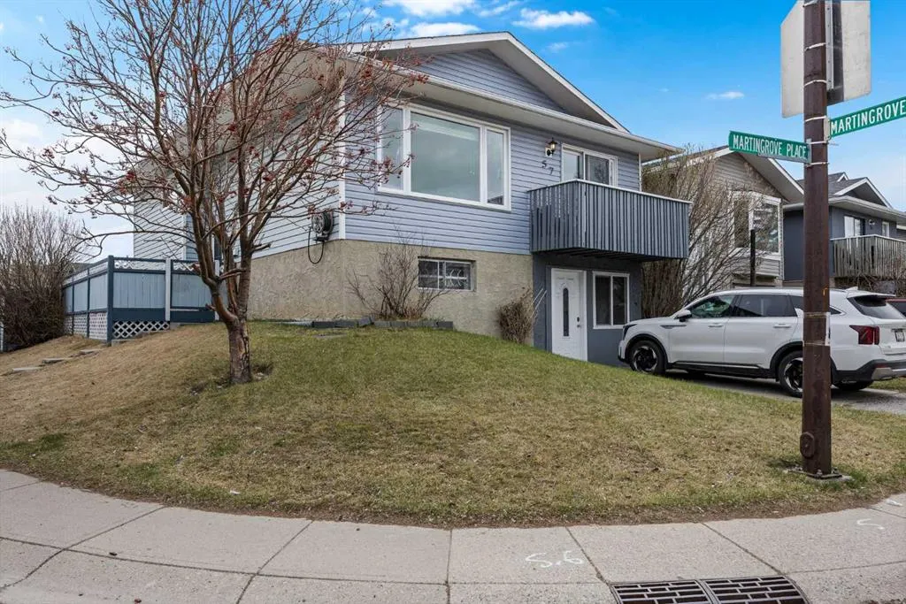 57 Martingrove Place NE