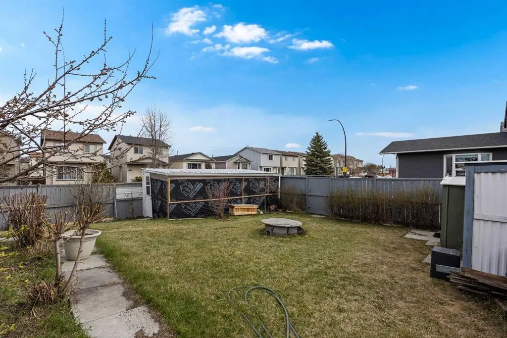 57 Martingrove Place NE