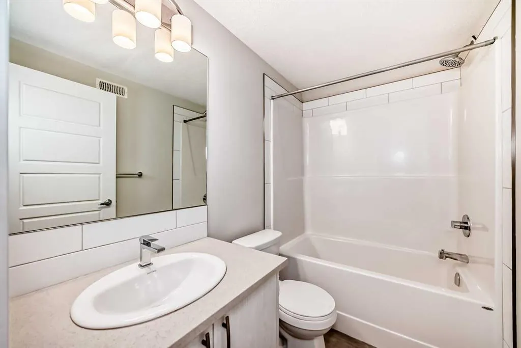 109 Cranbrook Square SE