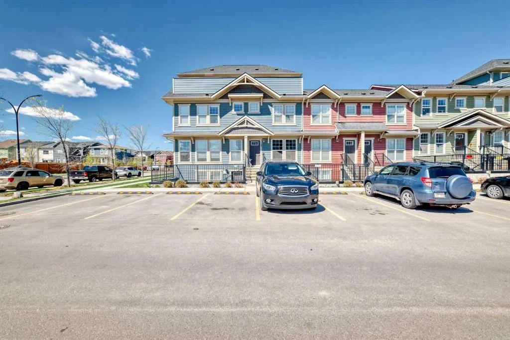 109 Cranbrook Square SE
