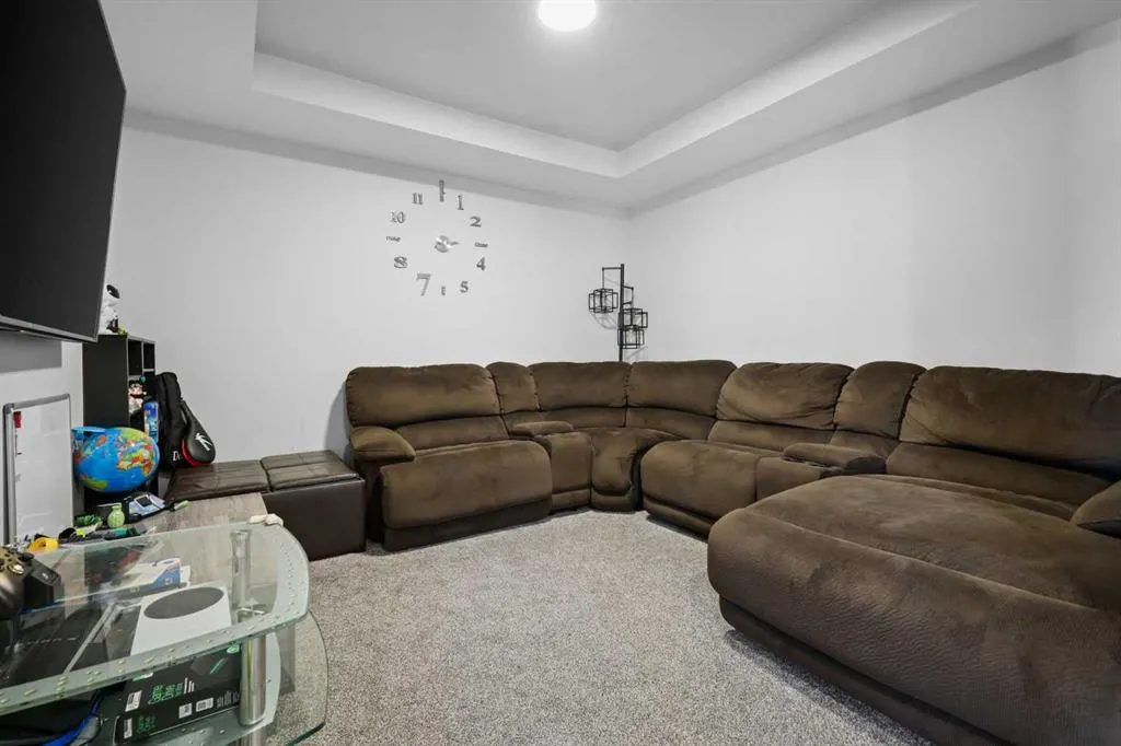 180 Howse Crescent NE