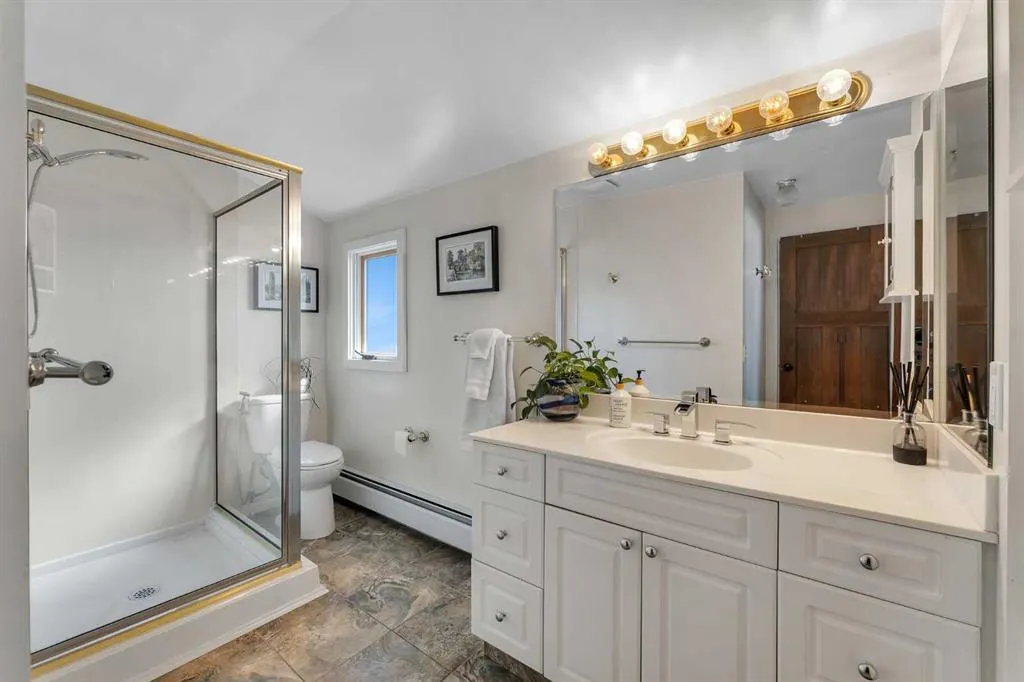 881 East Chestermere Drive