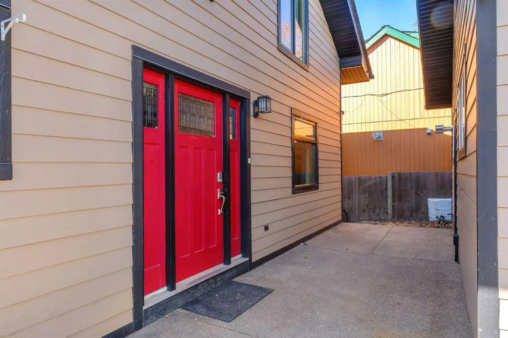 881 East Chestermere Drive