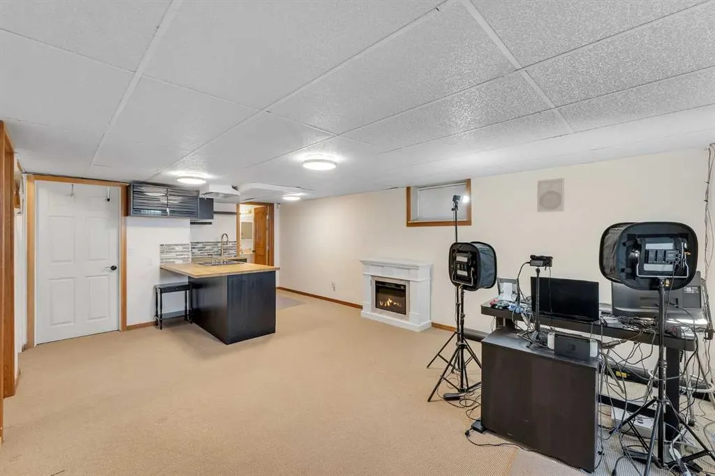 881 East Chestermere Drive